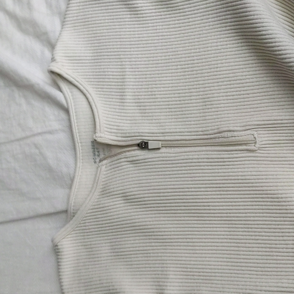 Cropped Ribbed Top - Picture 3 of 4